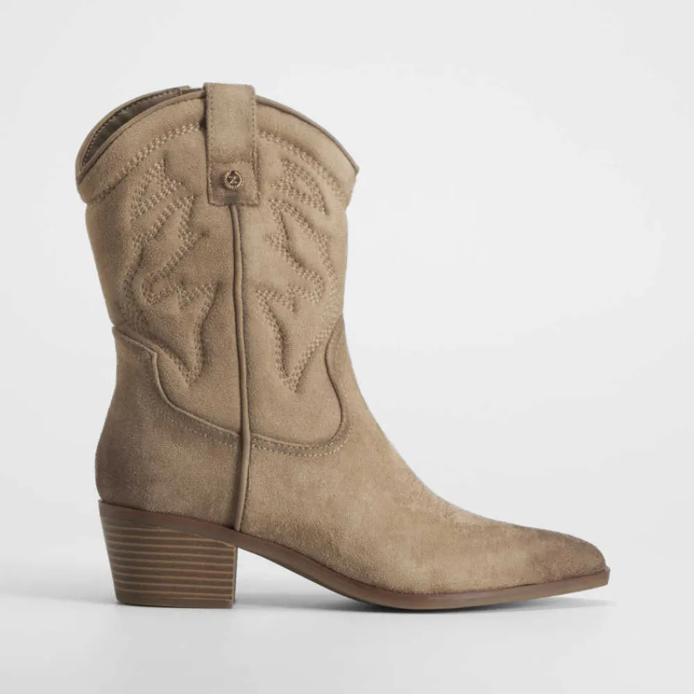 bota_tacn_campera_beige_x_SKUgx64uut20D_0.webp Bota tacón campera beige Mujer Botines Tacón