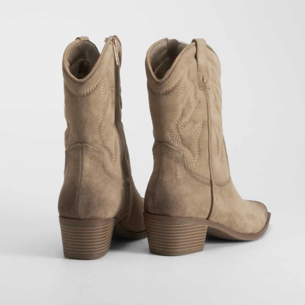 bota_tacn_campera_beige_x_SKUgx64uut20D_3.webp Bota tacón campera beige Mujer Botines Tacón