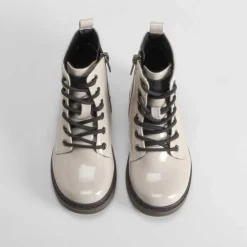 Hot Botín charol beige Botines