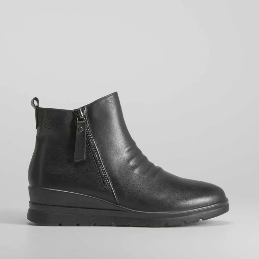 botn_cua_de_piel_negro_co_SKUWYBNzqmX9p_0.webp New Botín cuña de piel negro Mujer Botines Planos
