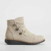 Discount Botín plano triple adorno beige Mujer Botines Planos