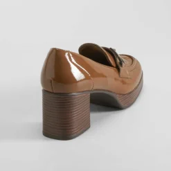 New Mocasín tacón plataforma charol beige PICCOLA PIU Mujer Mocasines